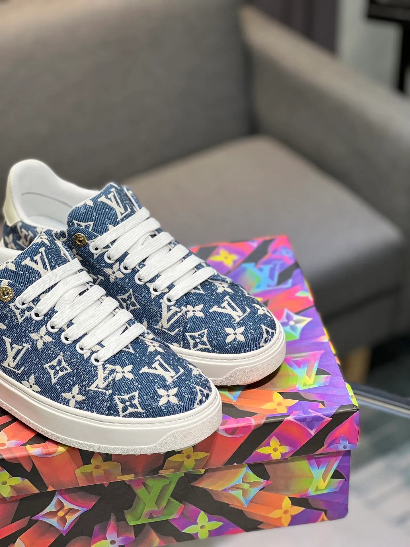 Men's Men's Shoes 💰540 LV Louis Vuitton. The latest fashionable casual shoes are popular in physical stores. The new spring and summer comfortable imported custom patent leather plus cowhide, cowhide mesh, and unique jacquard fabric element design. With sheepskin lining, Lv original base, [sun][sun] high-end packaging and high quality💪Details determine quality, welcome to compare🇮🇹Code number 38-44, 45 can be customized